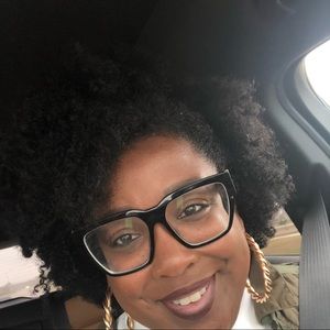 Meet your Posher, Angela